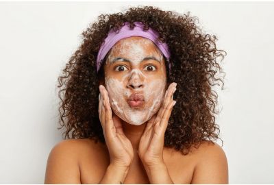 What Are The Benefits of Pomegranate Face Wash for Dry Skin?